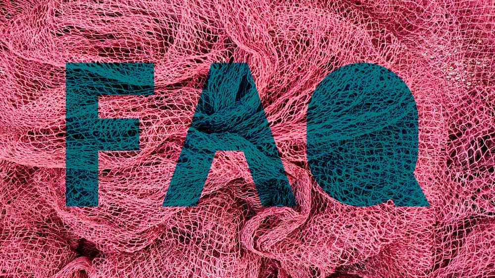 Rote Fischernetze mit durchsichtigen Buchstaben: FAQ